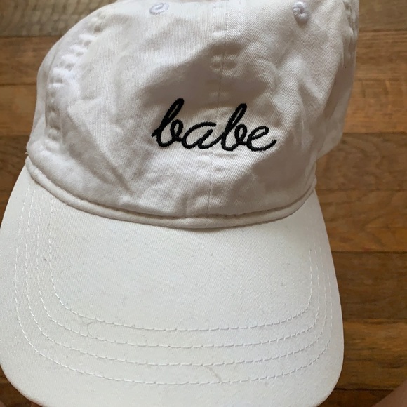 fitted hat - Picture 2 of 5